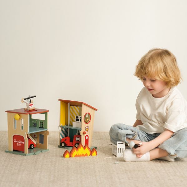 【德國Classic world客來喜經典木玩】木製小屋｜消防救援中心 Fire Station